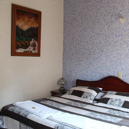 Hostal Isla Senorial Сан-Хиль Экстерьер фото