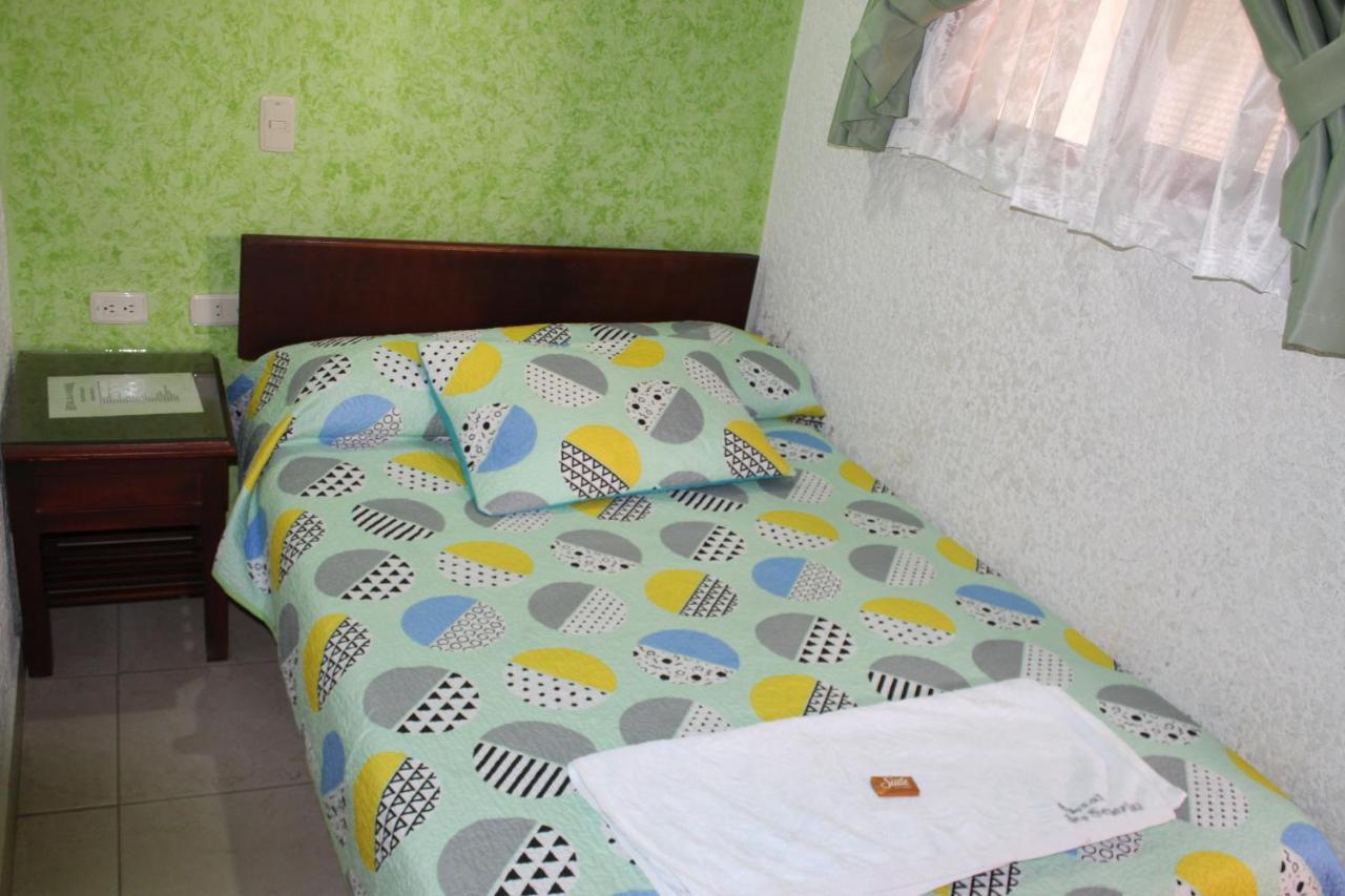 Hostal Isla Senorial Сан-Хиль Экстерьер фото