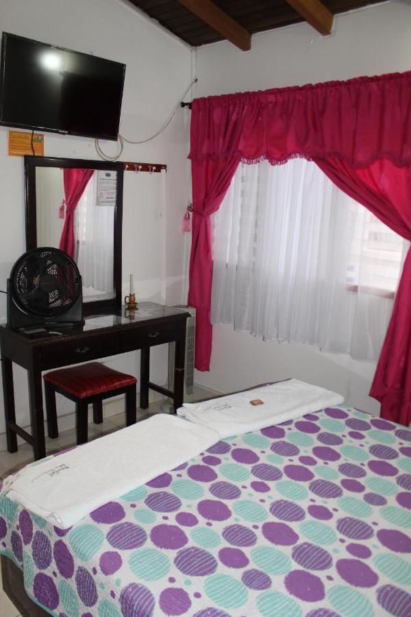 Hostal Isla Senorial Сан-Хиль Экстерьер фото