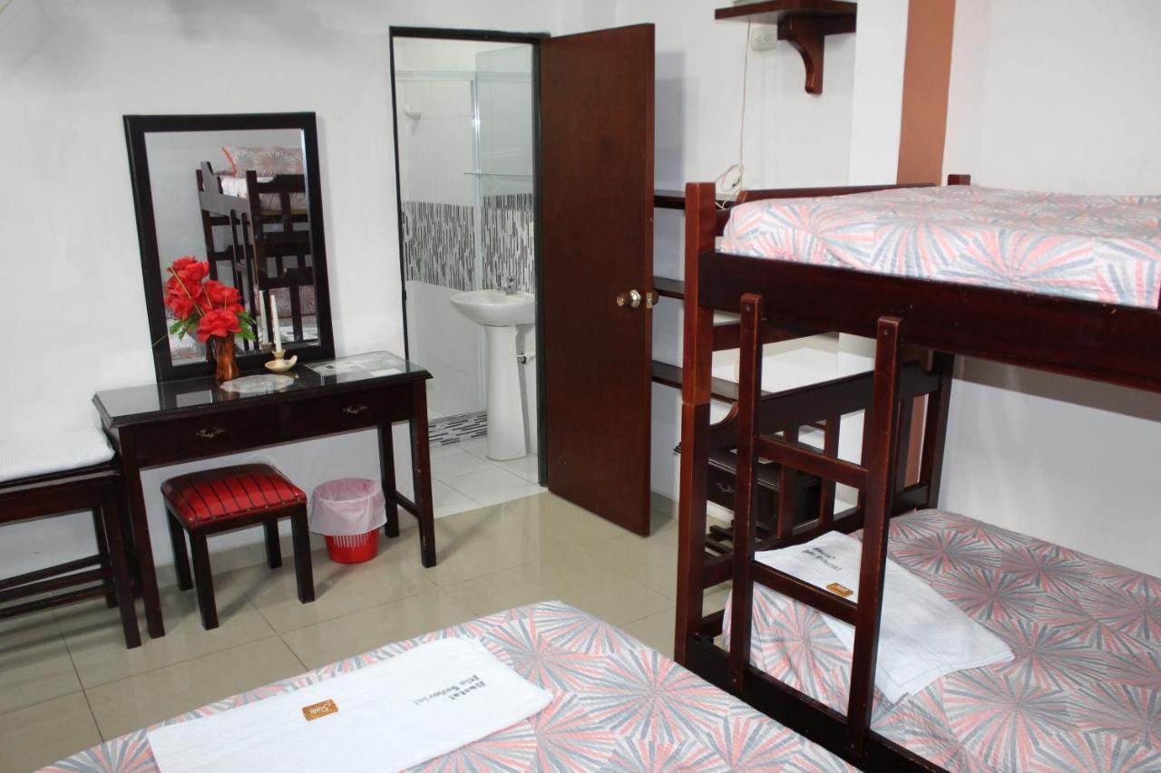 Hostal Isla Senorial Сан-Хиль Экстерьер фото