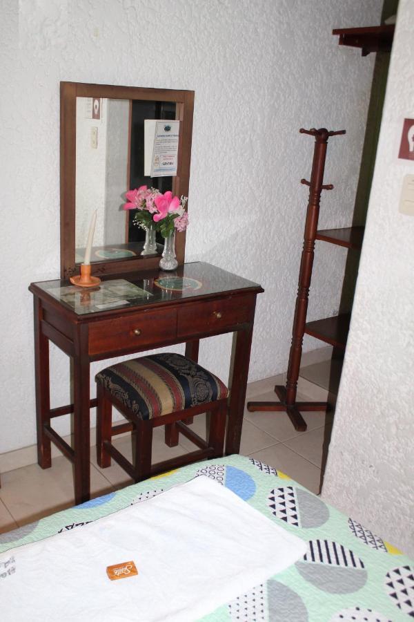 Hostal Isla Senorial Сан-Хиль Экстерьер фото