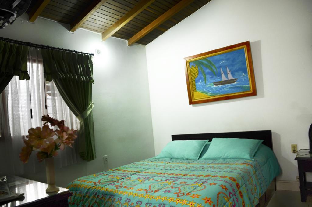 Hostal Isla Senorial Сан-Хиль Номер фото